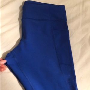 Lulemon capris leggings color blue size 8